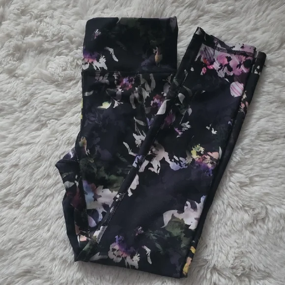 Girl OLD NAVY Floral and Tie-Dye Bottoms A1 - Picture 4 of 4